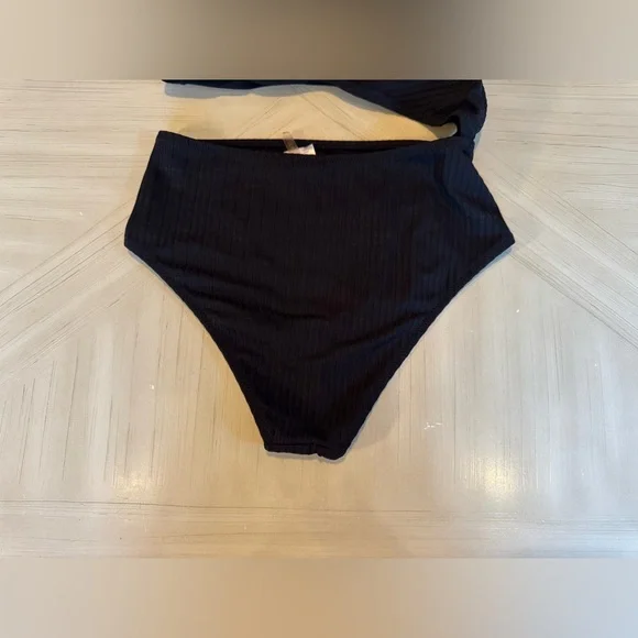 Shade & Shore Women's Ribbed Cut Out One Piece Swimsuit - Size Small - EUC! - Picture 11 of 14